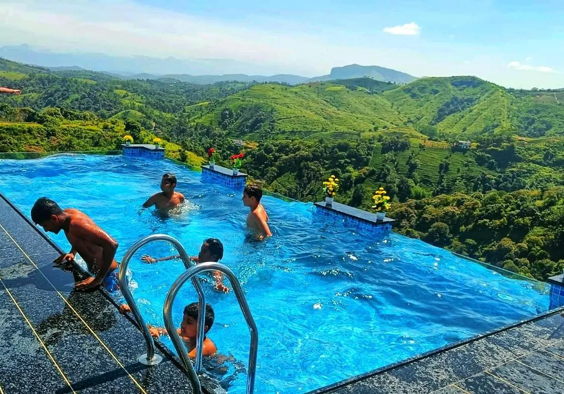 Fainex Luxe Aer Villa Vagamon